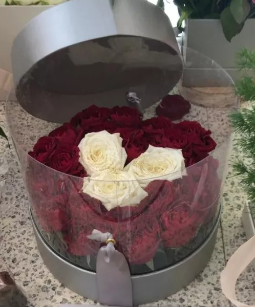 Amour Secret – Roses dans Coffret Transparent | Verttige