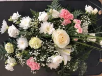 作为中心装饰的大型花卉展示