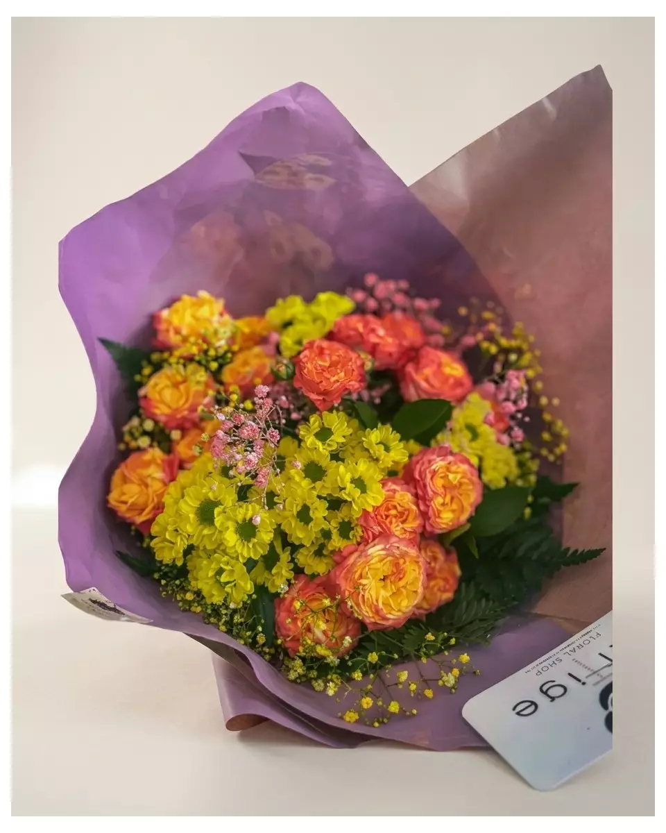 黄色和橙色的花束