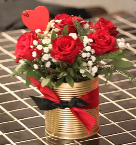 La Charmante – 6 Roses dans Coffret Doré | Verttige